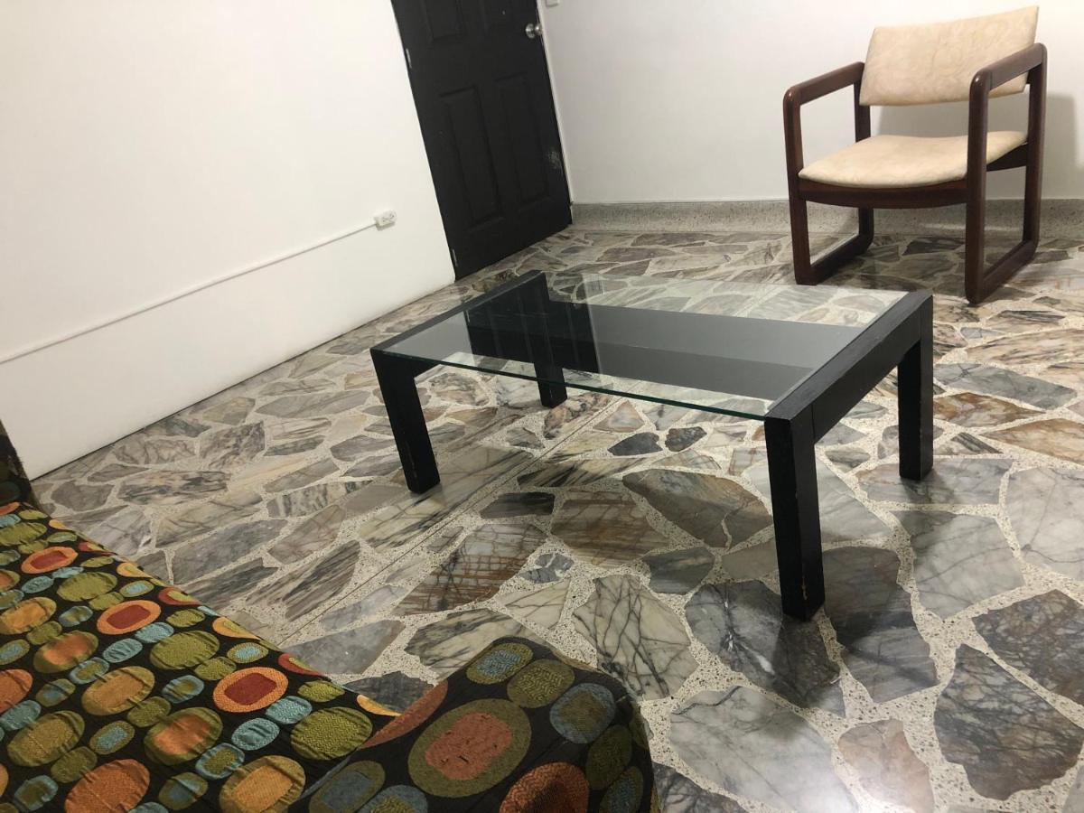 Apartamento Comodo En Laureles, Grande, Centrico ,bien Ubicado Apto203