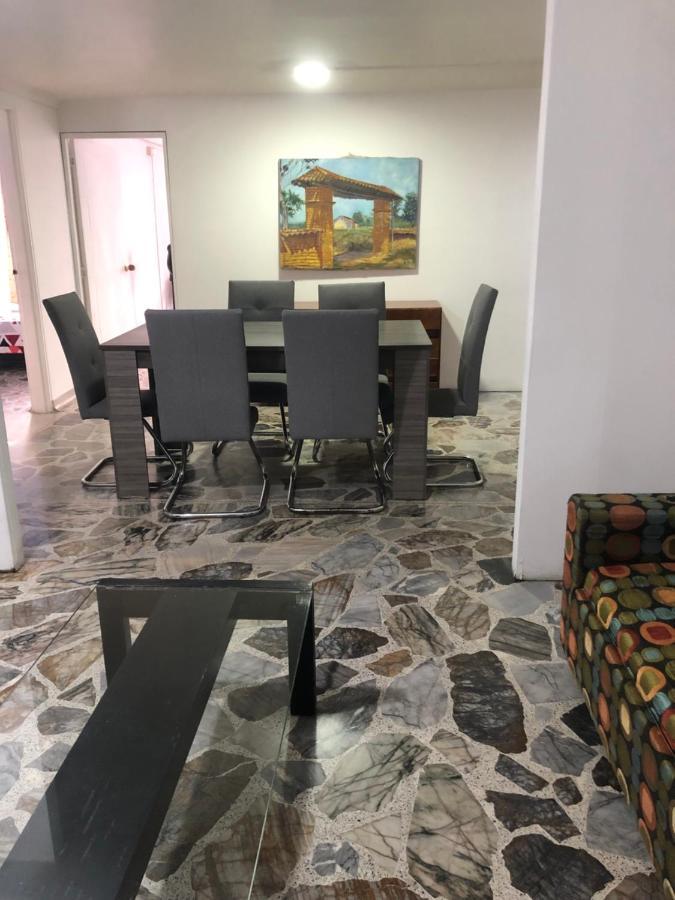 Apartamento Comodo En Laureles, Grande, Centrico ,bien Ubicado Apto203 *